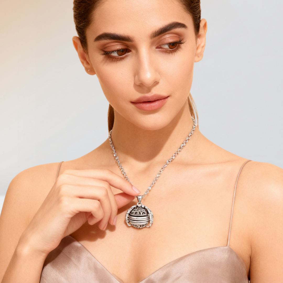 Lunelle - Foldable Photo Pendant Necklace