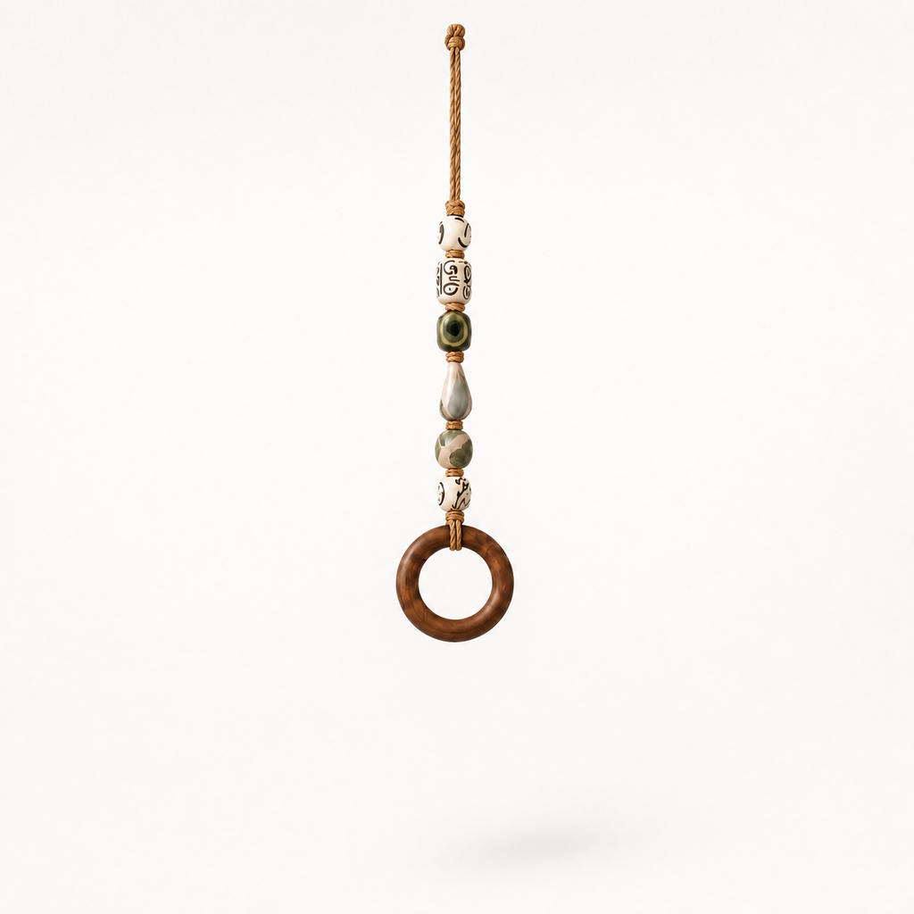 Ringholt – Wood-Look Ring Bead-Accent Towel Holder
