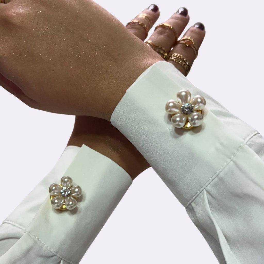 Petaline – Shirt Clasp for Elegant Touches