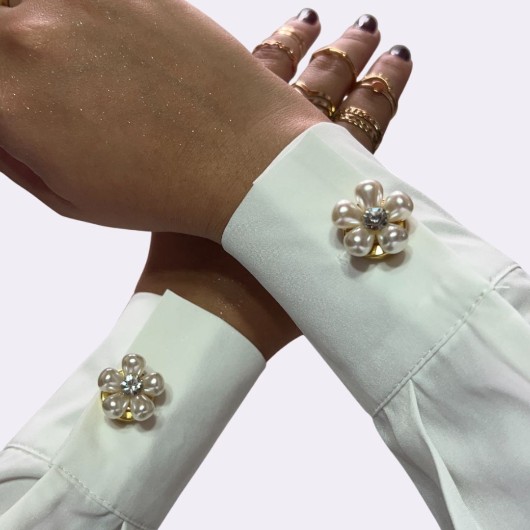 Petaline – Shirt Clasp for Elegant Touches