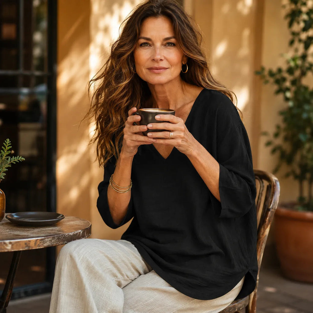 Sereva – Women's Relaxed V-Neck Linnen Blouse with Three-Quarter Sleeves and Curved Hem