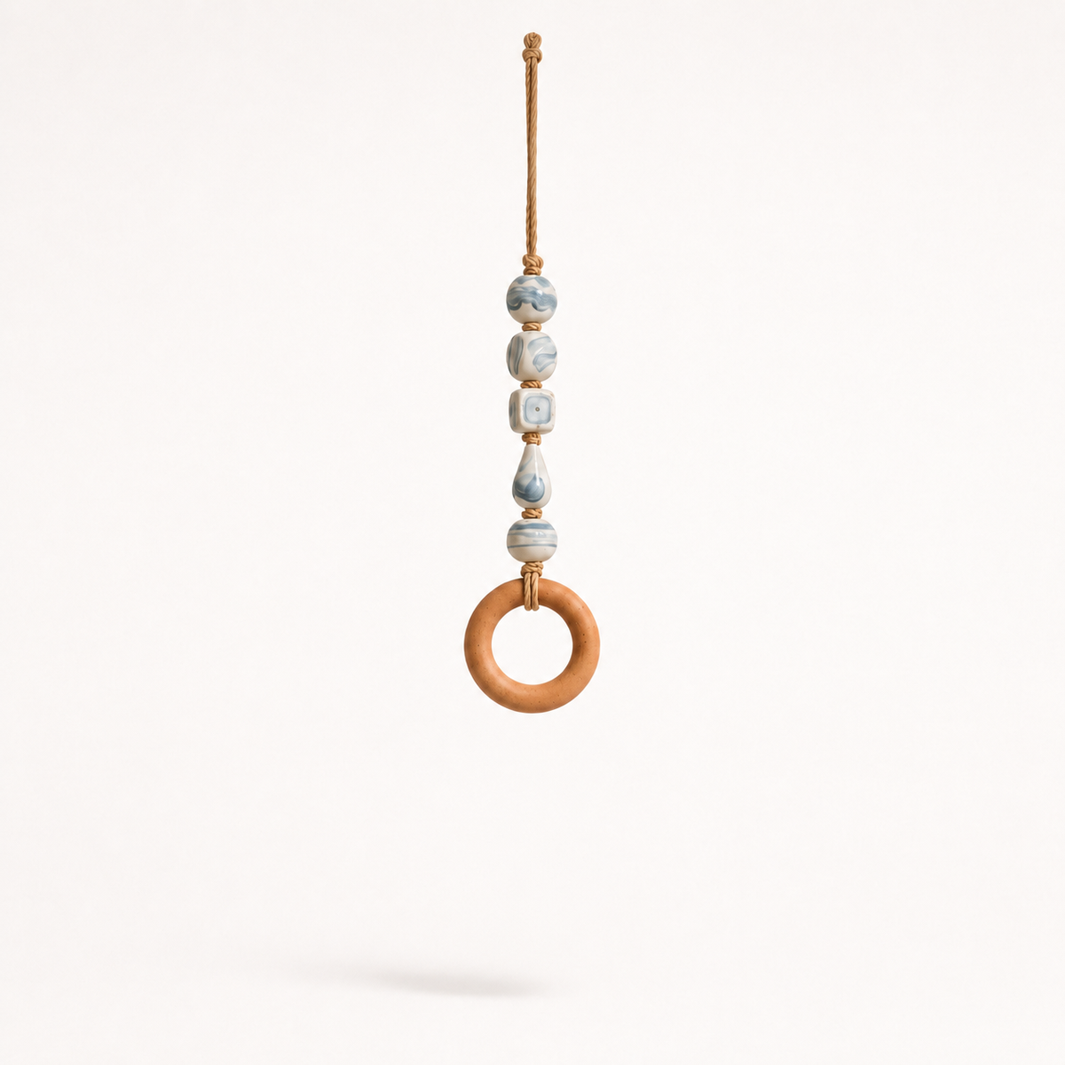 Ringholt – Wood-Look Ring Bead-Accent Towel Holder