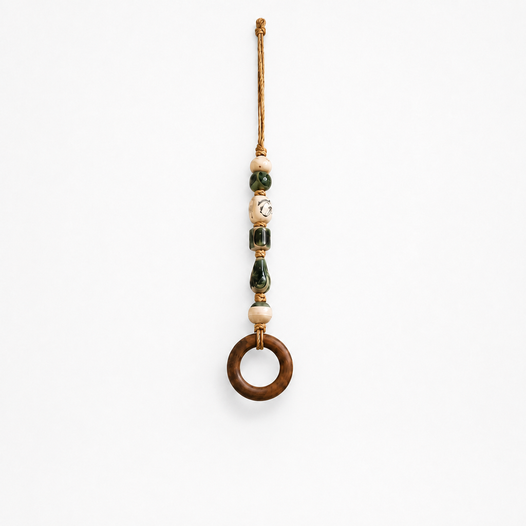 Ringholt – Wood-Look Ring Bead-Accent Towel Holder