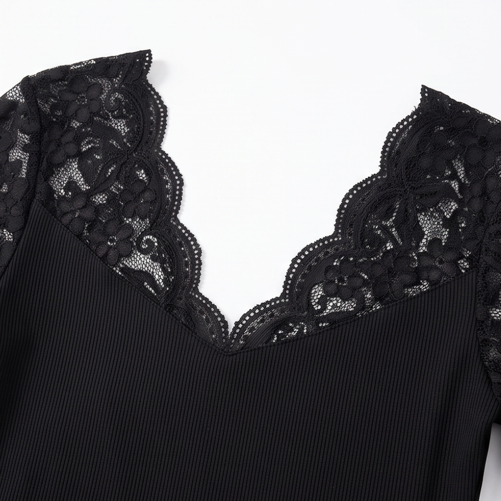 Curvella – Ribbed Scallop Lace-Look Trim Fitted Top