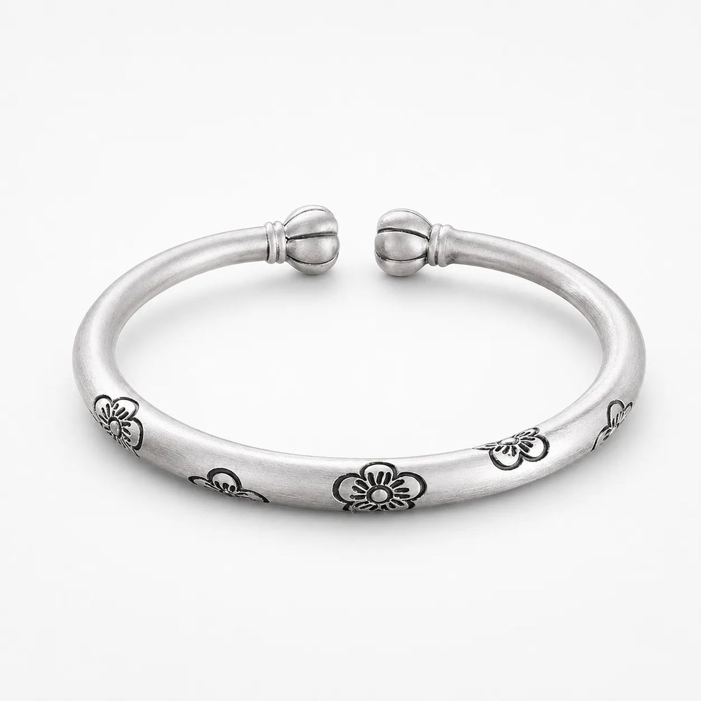 Florelle – Vintage Floral Silver Bangle with Open Cuff