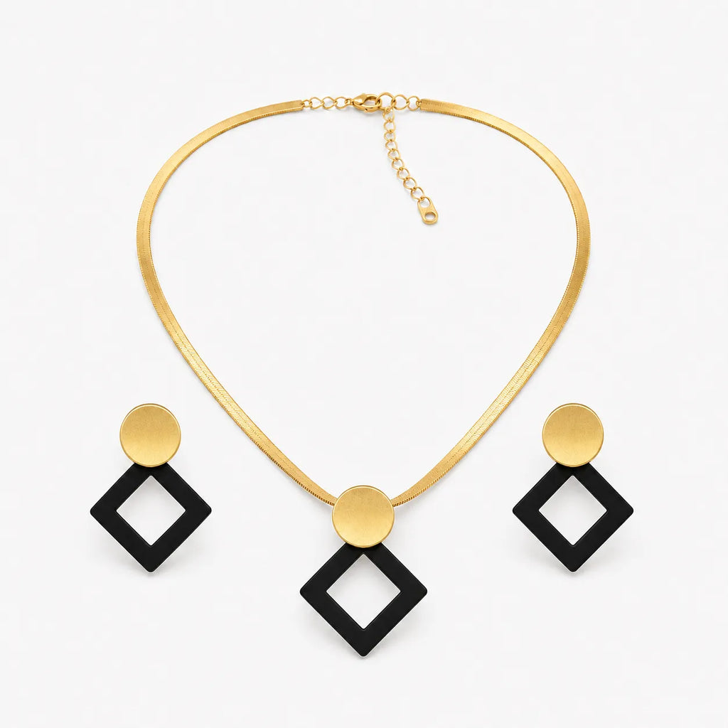 Aurenza – Gold necklace and earring set, textured medallion, flat snake chain